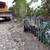 In Unna-Lünern ragen am 24.9. mehrere Stromkabel aus dem Boden. Daneben steht ein Bagger