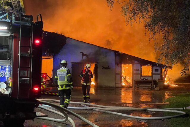 In Dortmund Lanstrop ist in der Nacht zu Mittwoch eine Scheune abgebrannt.