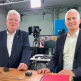 Hartmut Ganzke (l.), Vorsitzender der SPD-Kreistagsfraktion in Unna, im Interview mit Redakteur Marcus Land.