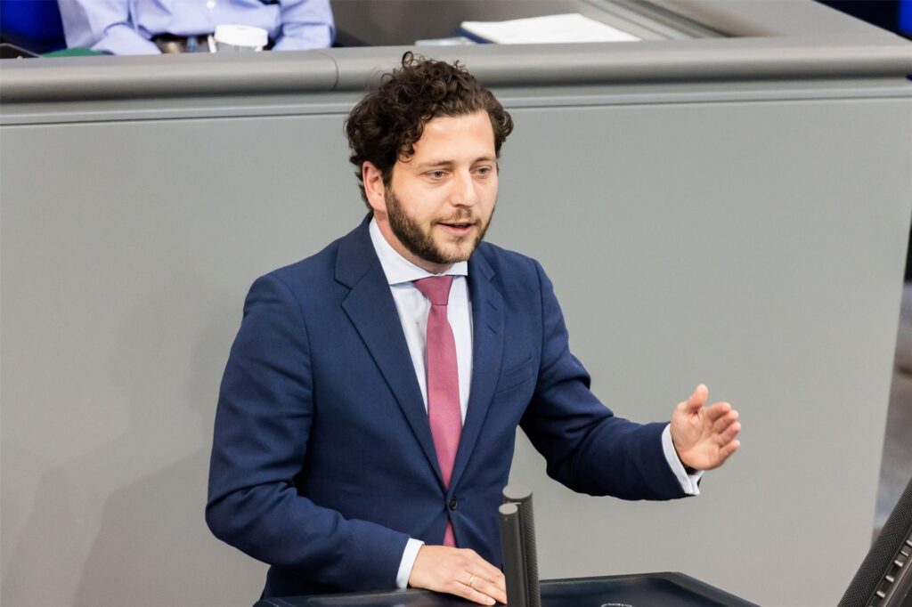 Im Gespräch: Der Bundestagsabgeordnete Banaszak. (Archivbild) Im Gespräch: Der Bundestagsabgeordnete Banaszak. (Archivbild)