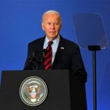 US-Präsident Joe Biden spricht während der Vorstellung einer gemeinsamen Erklärung zur Unterstützung des Wiederaufbaus der Ukraine, an der der ukrainische Präsident Selenskyj und andere führende Politiker der Welt in New York teilnehmen.