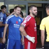 Dean Müsse (M.) und der Holzwickeder SC treten am Sonntag beim FC Iserlohn an.