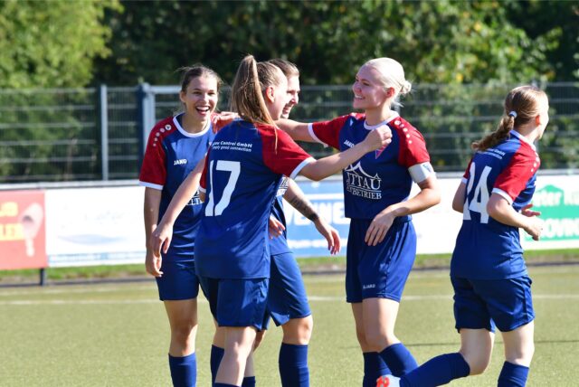 Carla Stoschek (r.) im Spiel.