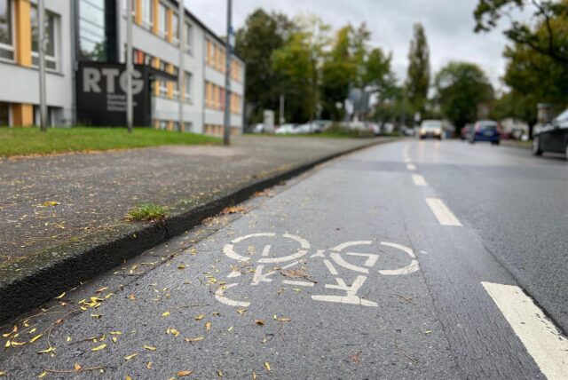 Radweg vor dem Ruhrtal-Gymnasium