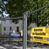 Am Tag nach dem Unfall an der Burg Botzlar stand die Baustelle still.