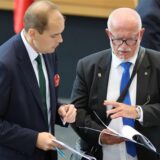 Nach einer Gerichtsentscheidung muss sich der AfD-Alterspräsidenten an Regen halten.