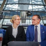Alice Weidel, Fraktionsvorsitzende der AfD, und Tino Chrupalla, AfD-Bundesvorsitzender und Fraktionsvorsitzender der AfD, warten auf ihr Pressestatement zur Sitzung der AfD-Bundestagsfraktion.