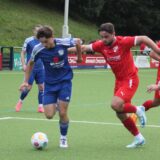 Kerem Keskin (am Ball) und der Holzwickeder SC mussten sich am Ende mit einem 1:1 in Iserlohn zufriedengeben.