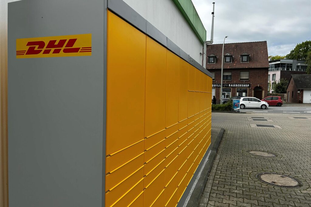 Die neue DHL-Packstation lässt sich mittels Bluetooth-Verbindung kontaktlos bedienen und steht auf dem Gelände der HEM-Tankstelle, Kamener Straße 5. Die neue DHL-Packstation lässt sich mittels Bluetooth-Verbindung kontaktlos bedienen und steht auf dem Gelände der HEM-Tankstelle, Kamener Straße 5.