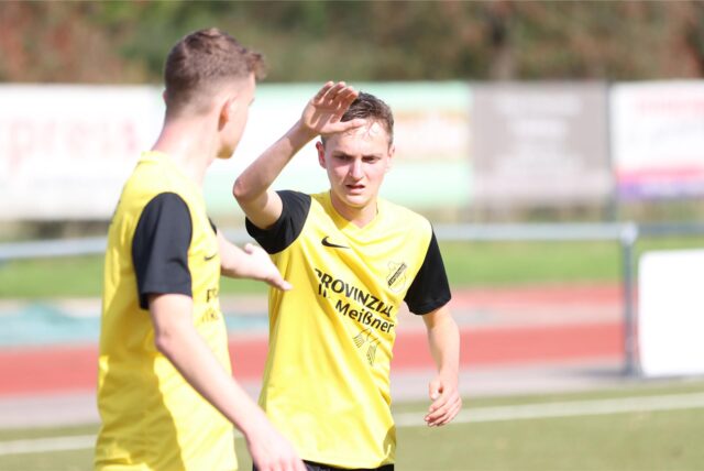 Abklatschen beim SVL.