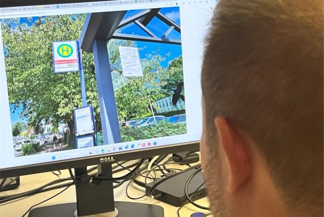 Dieses Bild zeigt den am Campus unerlaubt angebrachten Werbezettel für den Snackautomaten an der Brückenstraße.
