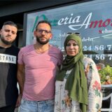 Samih Maatouk, Wisssam und Fausije Elhayek stehen vor ihrer Pizzeria in Haltern.