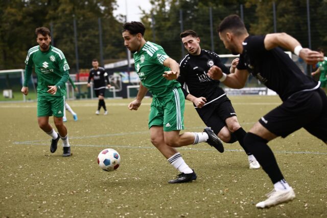 Der Holzwickeder SC hat sich am Donnerstag mit 3:1 gegen den VfL Kamen durchgesetzt und steht somit im Halbfinale des Kreispokals.