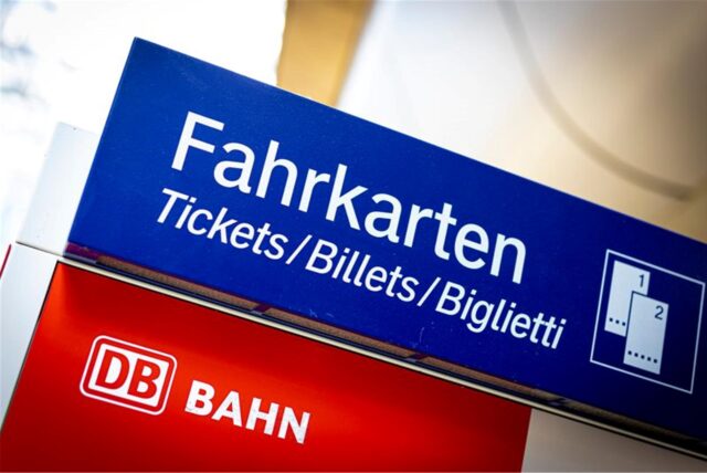 Ein Ticketautomat der Deutschen Bahn.