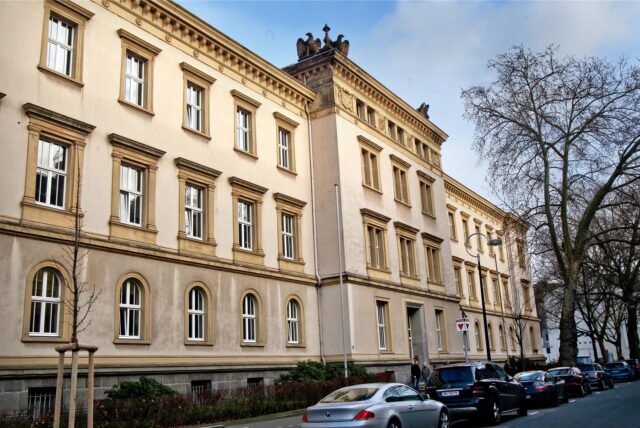 Blick auf das Gebäude des Landgerichtes Dortmund