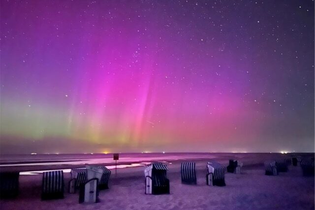 Polarlichter sind am Himmel über der Nordseeinsel Norderney zu sehen.