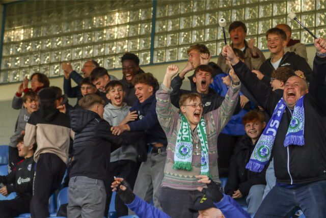 Riesenjubel bei den „HSC Ultras“ nach dem späten Ausgleichstreffer.