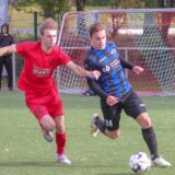 Luca Becker (r.) und der Königsborner SV mussten sich beim Tabellenführer SSV Buer spät mit 0:1 geschlagen geben.