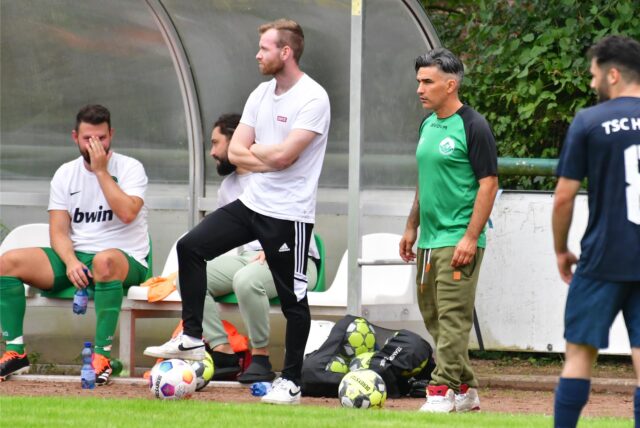 Leonardo Amoresano steht am Rand.