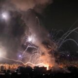 Flammen und Rauch steigen auf nach einem israelischen Luftangriff in Dahieh, Beirut, Libanon