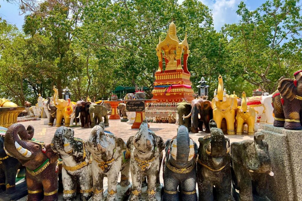 Der «Elephant Shrine» am Promthep Cape auf der Insel Phuket. Der «Elephant Shrine» am Promthep Cape auf der Insel Phuket.