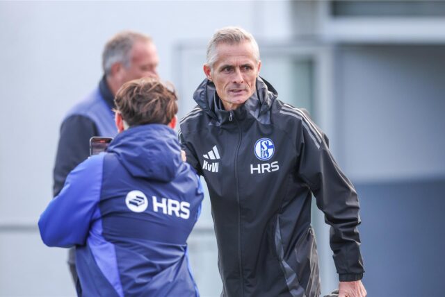 Kees van Wonderen leitete erstmals das Schalker Training.