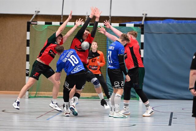 Kein Durchkommen wie hier beim Heerener Block: Die SG Handball Kamen verlor da Match gegen die Ahlener SG III.