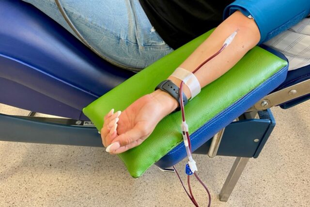 Der Arm einer Blutspenderin