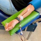 Der Arm einer Blutspenderin