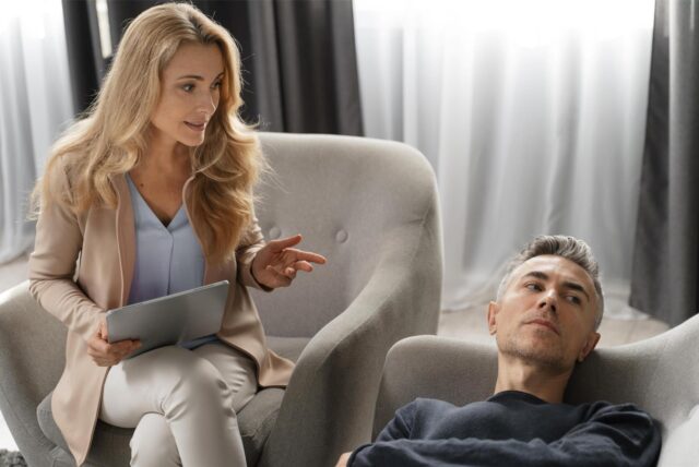 Eine Behandlungsoption für Menschen mit Depression ist die Psychotherapie. (Symbolbild)
