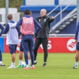 Alles hört auf mein Kommando: Schalkes neuer Co-Trainer Robert Molenaar.