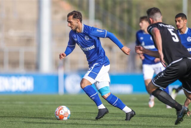 Der Ex-Schalker Ahmed Kutucu (l.) ist aktuell in starker Form.