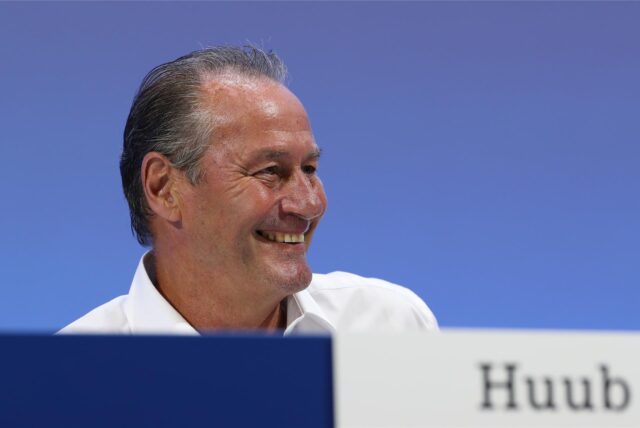 Schrieb Schalker Vereinsgeschichte: Jahrhunderttrainer Huub Stevens.