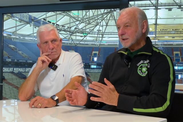 Die Fußball-Legenden Klaus Fischer und Rüdiger Abramczik sprechen im Legenden-Talk über die aktuelle Situation beim S04.