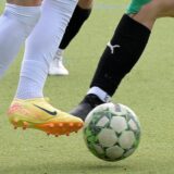 Zwei Spieler im Zweikampf.