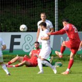 Ein Spieler schießt.
