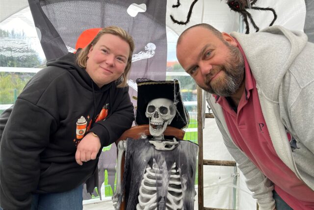 Annika und Sascha Kamrau, die das „Kleine Spukhaus“ in Wickede betreiben, legen in diesem Jahr eine Pause ein.