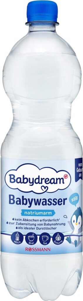 Eine Flasche des Babywassers von Rossmann, für das es eine Rückrufaktion gibt. Eine Flasche des Babywassers von Rossmann, für das es eine Rückrufaktion gibt.