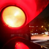 Eine Ampel zeigt das rote Signal an.