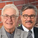 Die Bildmontage zeigt Rudolf Fröhlich und Klaus Göldner, die Fraktionsvorsitzenden von CDU bzw. FLU in Unna, und einen vermüllten Gebäudezwischenraum am Königsborner Tor.