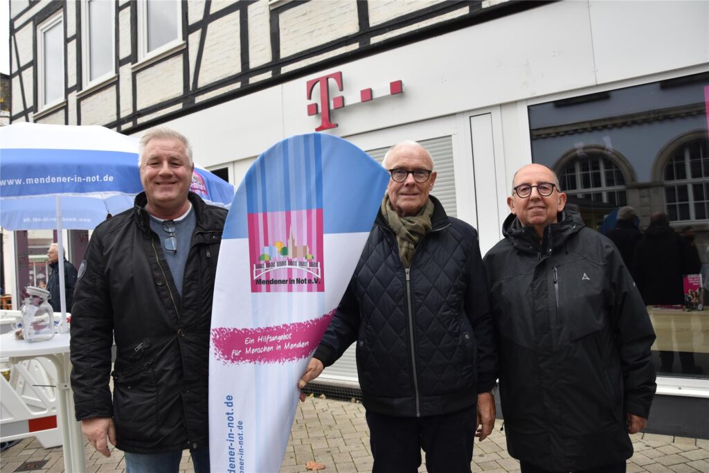 Händler und Gäste auf dem Mendener Herbst 2024.