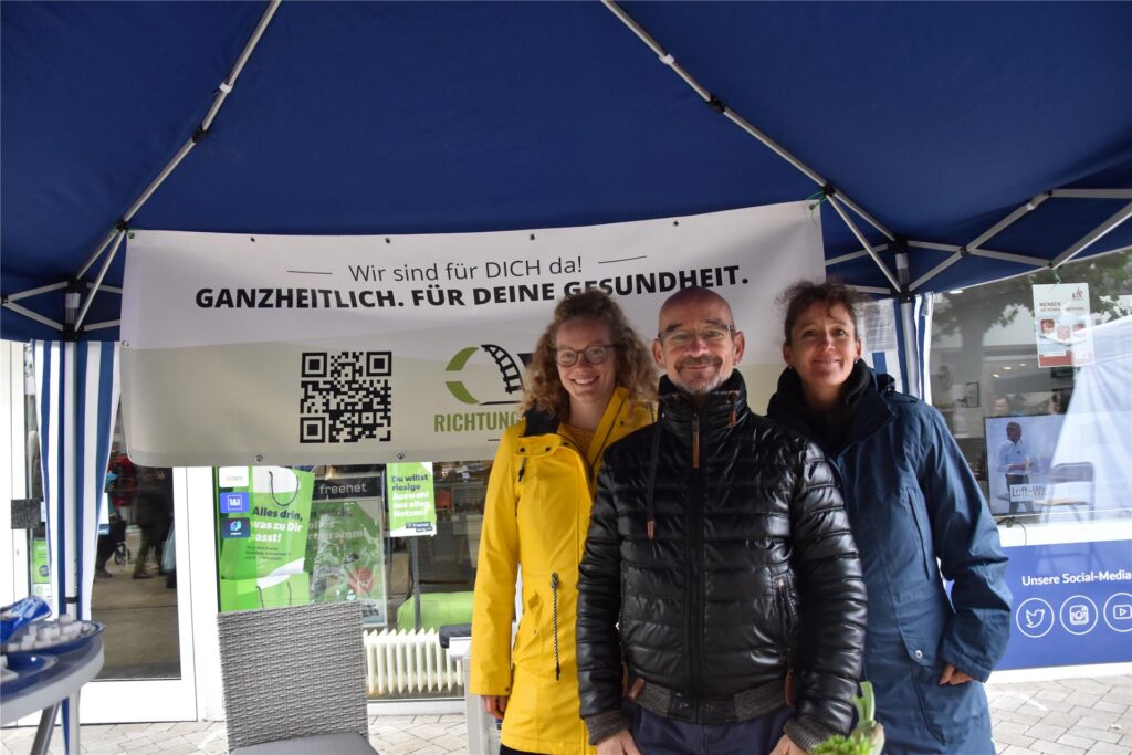 Händler und Gäste auf dem Mendener Herbst 2024.