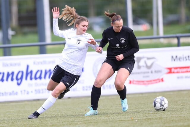 Jule Kieslich vom PSV Bork versucht den Ball zu erobern.