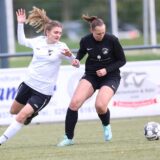 Jule Kieslich vom PSV Bork versucht den Ball zu erobern.