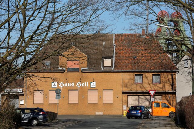 Das Haus Heil war ein brauner Klinkerbau.