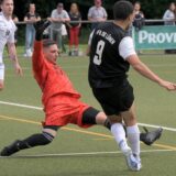 Sven König pariert einen Ball für den SV Preußen Lünen.