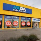 Außenaufnahme von Meda Küchen und Bodenkönig im Zollpost Kamen.