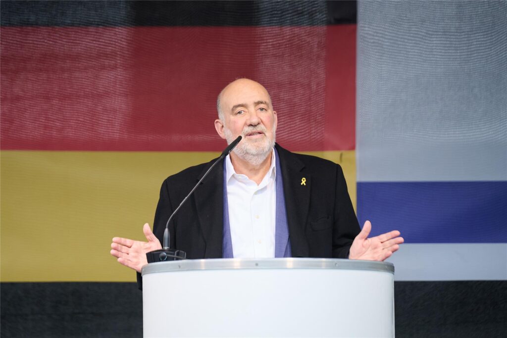 Ron Prosor, Botschafter Israels in Deutschland, spricht auf einer Kundgebung. Ron Prosor, Botschafter Israels in Deutschland, spricht auf einer Kundgebung.