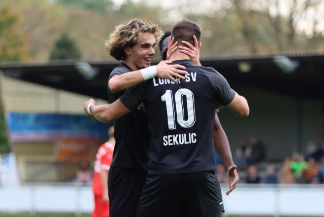 Spieler des Lüner SV jubeln.