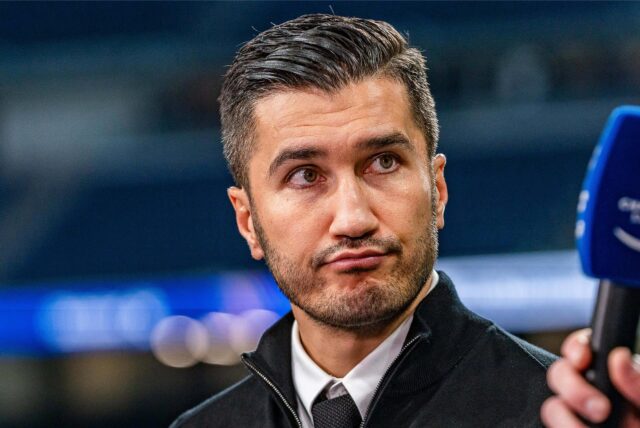 Nuri Sahin schaut zur Seite.